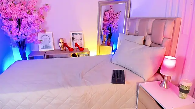 naia xo online show from 11.11.25