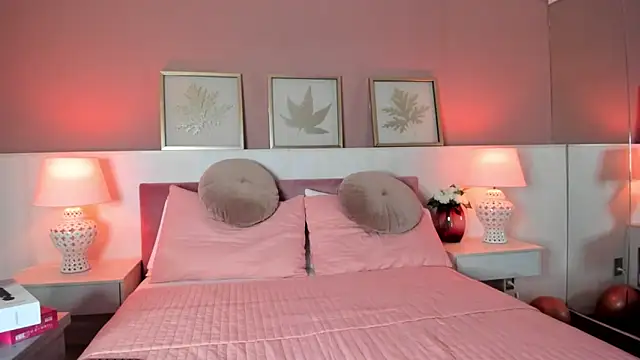 Snapshot of Emma__1 chatting on 09.30.25 Emma 1 online show from 09.30.25