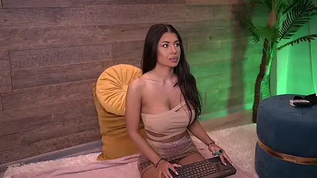 Snapshot of TanyaVonDe chatting on 09.25.25 TanyaVonDe online show from 09.25.25