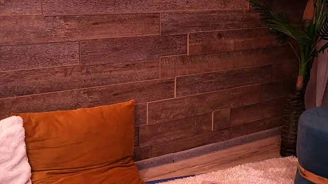 Snapshot of TanyaVonDe chatting on 10.04.25 TanyaVonDe online show from 10.04.25