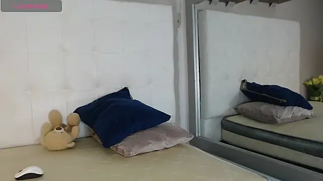 willow smitt online show from 12.05.25