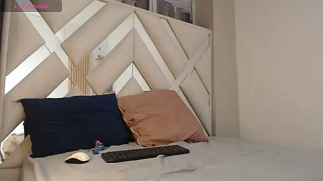 willow smitt online show from 02.13.26