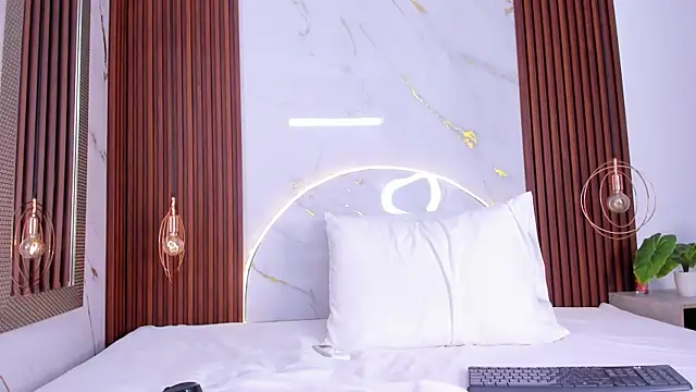 lucianasmith  online show from 04.16.26