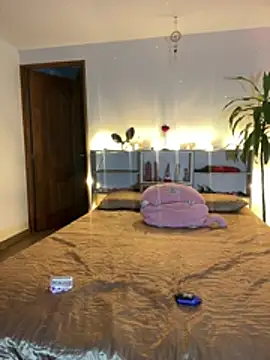 Lia Valmont online show from 04.06.26