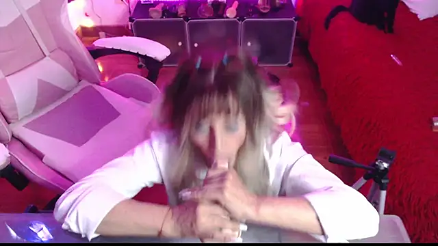 Snapshot of Matureboobs_111 chatting on 09.21.25 Matureboobs 111 online show from 09.21.25