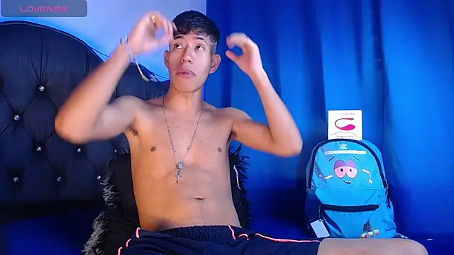 Snapshot of dareck_18 chatting on 10.18.25 dareck 18 online show from 10.18.25