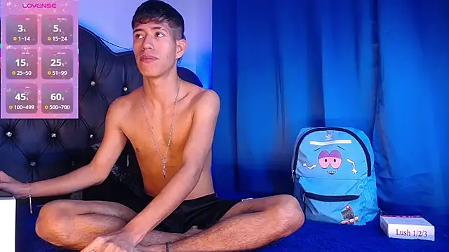 Snapshot of dareck_18 chatting on 10.22.25 dareck 18 online show from 10.22.25