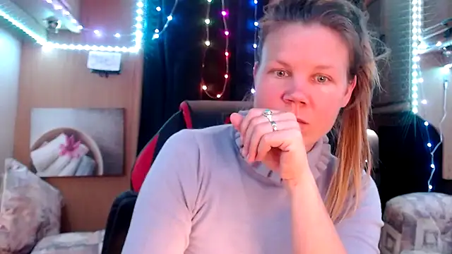 CallMeMaria online show from 03.11.25