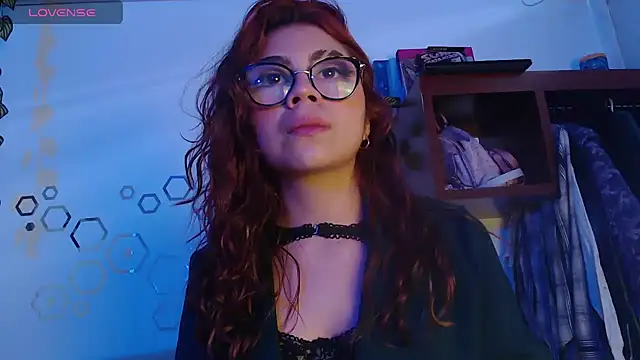 Snapshot of wet_valery chatting on 10.18.25 wet valery online show from 10.18.25