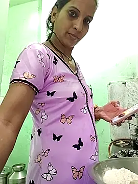 Hotty-Nidhi online show from 10.04.25