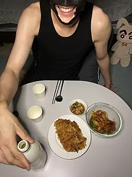 Snapshot of haeeung chatting on 10.21.25 haeeung online show from 10.21.25