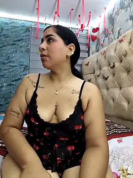 Snapshot of L_ucero chatting on 02.10.26 L ucero online show from 02.10.26