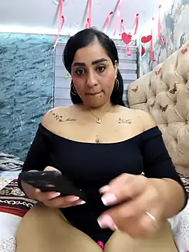 Snapshot of L_ucero chatting on 02.11.26 L ucero online show from 02.11.26