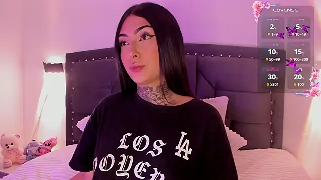 Snapshot of Lilith_Thompson chatting on 10.10.25 Lilith Thompson online show from 10.10.25