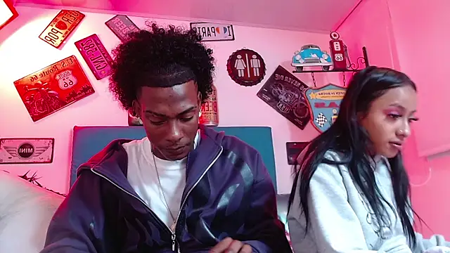 Snapshot of lili_roussi chatting on 10.02.25 lili roussi online show from 10.02.25