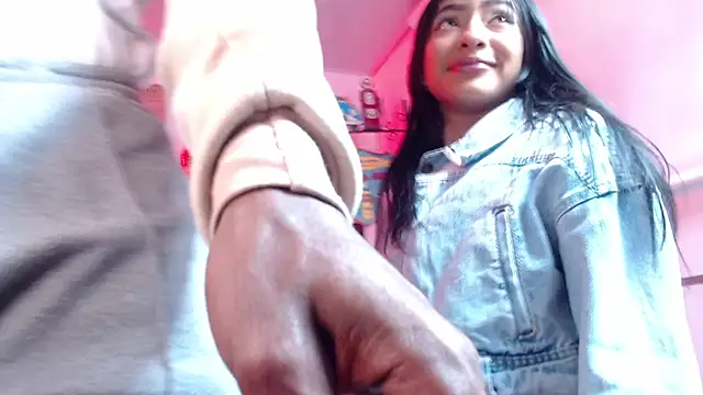 Snapshot of lili_roussi chatting on 10.03.25 lili roussi online show from 10.03.25