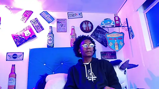 Snapshot of lili_roussi chatting on 10.12.25 lili roussi online show from 10.12.25