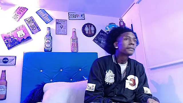 Snapshot of lili_roussi chatting on 10.15.25 lili roussi online show from 10.15.25