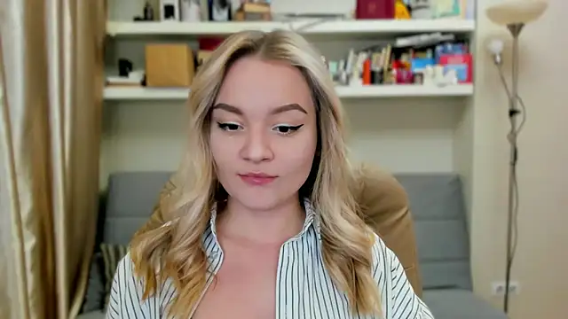 Kara Smith  online show from 10.05.25