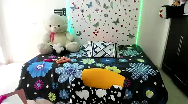 Snapshot of Olgahunder chatting on 03.17.25 Olgahunder online show from 03.17.25