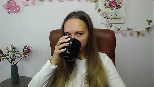 KhaleesiMoon online show from 09.11.25