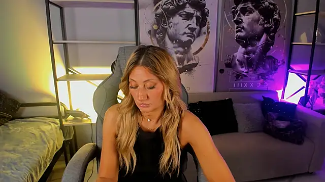 Snapshot of SarahAlluring chatting on 09.13.25 SarahAlluring online show from 09.13.25