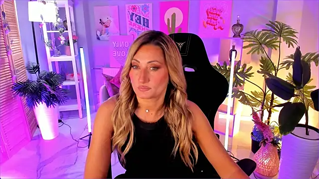 SarahAlluring online show from 09.18.25