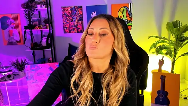 SarahAlluring online show from 10.15.25