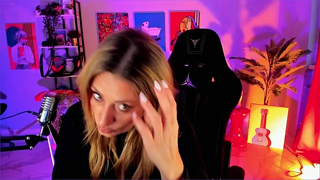 SarahAlluring online show from 12.20.25