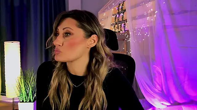 SarahAlluring online show from 04.15.26