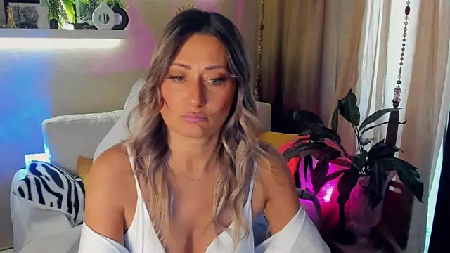 SarahAlluring online show from 06.04.26