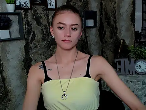 Snapshot of LanaTey chatting on 10.16.25 LanaTey online show from 10.16.25