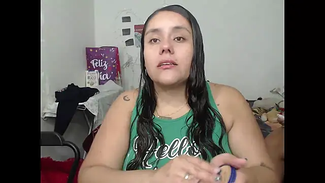 Snapshot of nicky_andcamil chatting on 10.09.25 nicky andcamil online show from 10.09.25