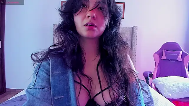 Snapshot of Asaray_T chatting on 10.15.25 Asaray T online show from 10.15.25