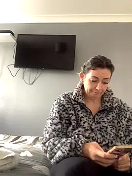 Snapshot of GoldenSquirter chatting on 11.28.25 GoldenSquirter online show from 11.28.25