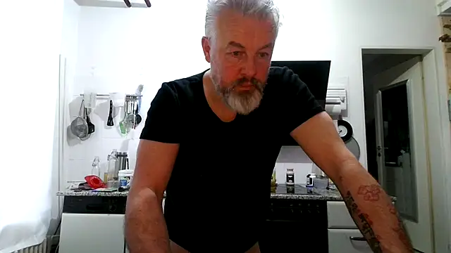 Snapshot of Berg_Boy chatting on 02.11.26 Berg Boy online show from 02.11.26