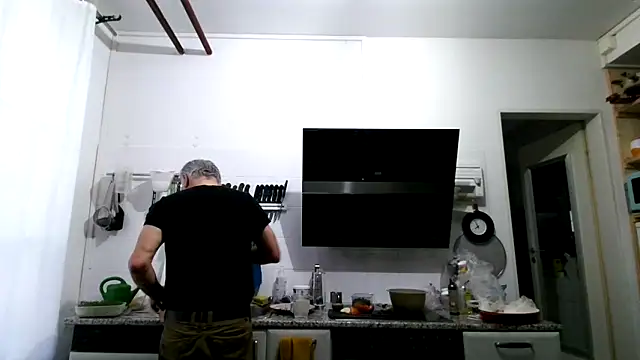 Snapshot of Berg_Boy chatting on 02.24.26 Berg Boy online show from 02.24.26