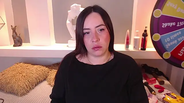 Snapshot of milu_w4llace chatting on 03.17.25 milu w4llace online show from 03.17.25