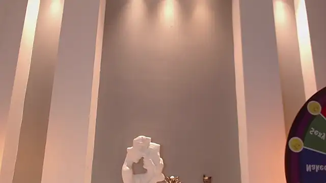 Snapshot of milu_w4llace chatting on 10.03.25 milu w4llace online show from 10.03.25