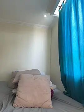 Ivelleee  online show from 10.19.25