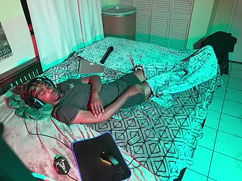 Snapshot of anthonyroth chatting on 03.12.25 anthonyroth online show from 03.12.25