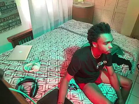 Snapshot of anthonyroth chatting on 03.18.25 anthonyroth online show from 03.18.25