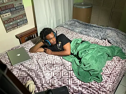 Snapshot of anthonyroth chatting on 03.19.25 anthonyroth online show from 03.19.25