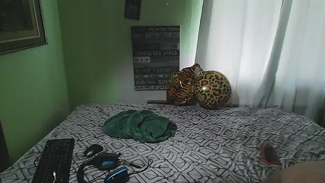 Snapshot of anthonyroth chatting on 09.30.25 anthonyroth online show from 09.30.25