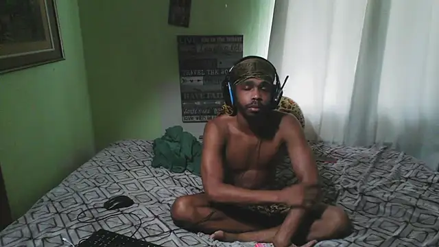 Snapshot of anthonyroth chatting on 10.03.25 anthonyroth online show from 10.03.25