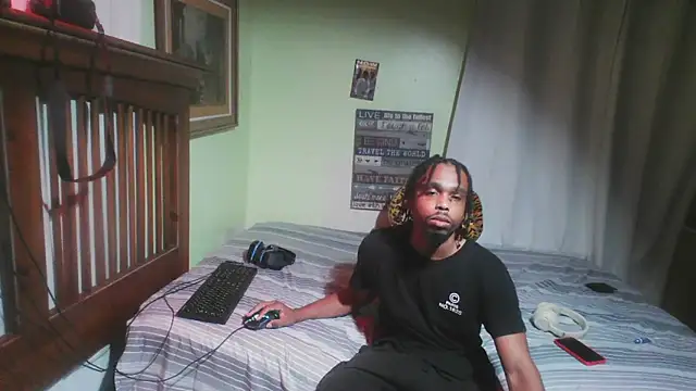 Snapshot of anthonyroth chatting on 10.21.25 anthonyroth online show from 10.21.25