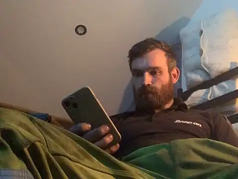 Snapshot of LKC94 chatting on 03.18.25 LKC94 online show from 03.18.25