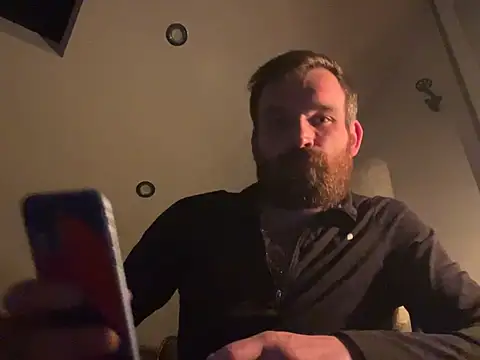 Snapshot of LKC94 chatting on 03.18.25 LKC94 online show from 03.18.25