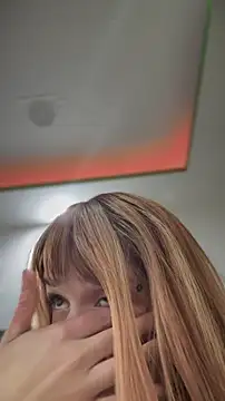 Snapshot of LoganPeny chatting on 11.01.25 LoganPeny online show from 11.01.25