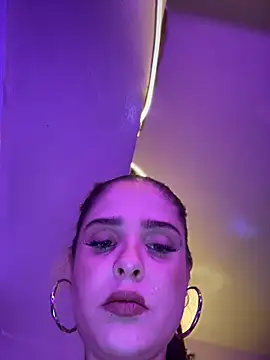 Snapshot of LoganPeny chatting on 11.12.25 LoganPeny online show from 11.12.25